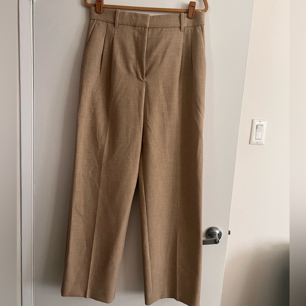 Aritzia Effortless Pant size 12